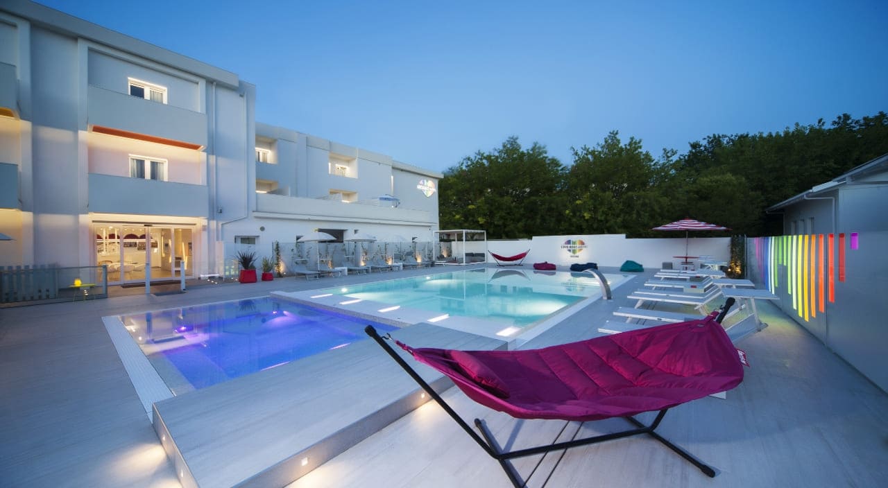 edilcostruzioni impresa piscine colorate hotel love boat